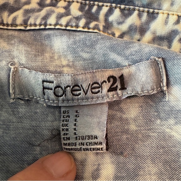 Forever 21 Light Blue Tie-Dye Button Front Shirt Size Large - Picture 7 of 7